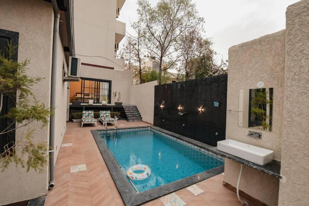 Saiba Outhouse- 4 Bed Room- Pool- Theatre- Partyhall- Garden & Terrace Sitting Area Jaipur Exterior photo